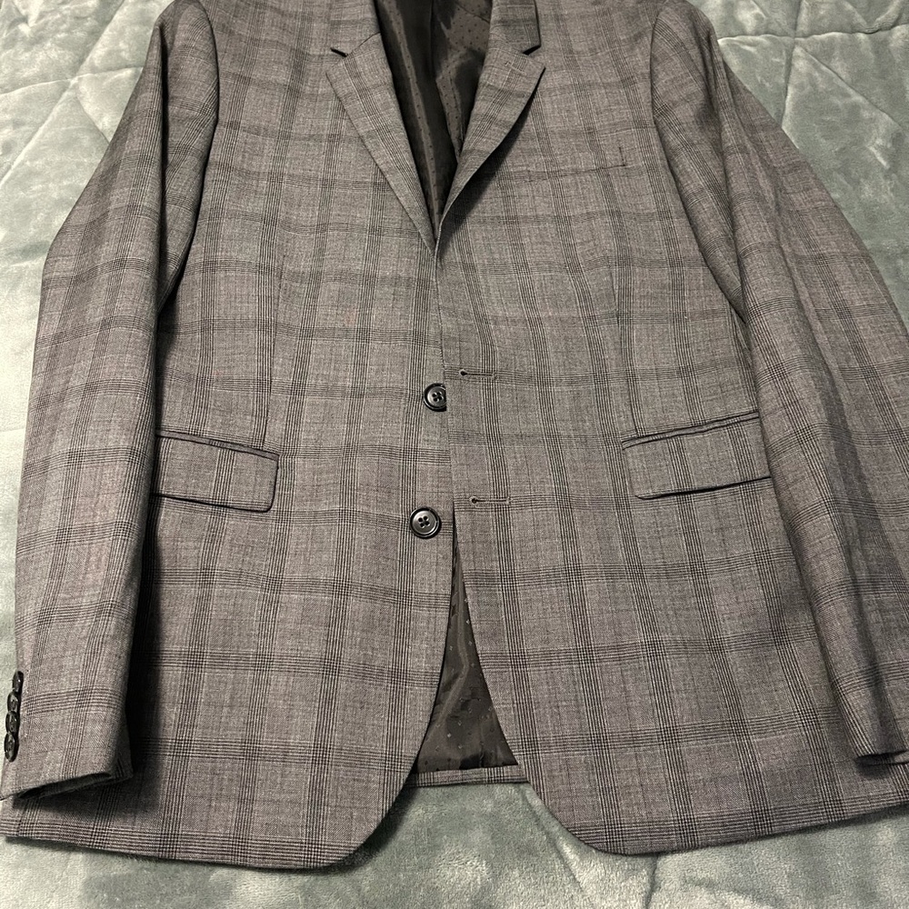 Plaid express suit in mint condition worn twice